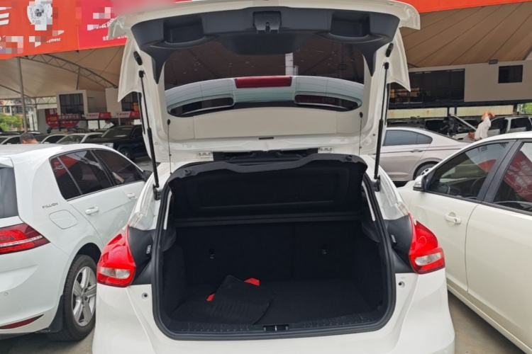 Used Ford Focus 2017 Hatchback EcoBoost 125 Manual – Ultra-Performance Style SmartDrive Edition Trunk