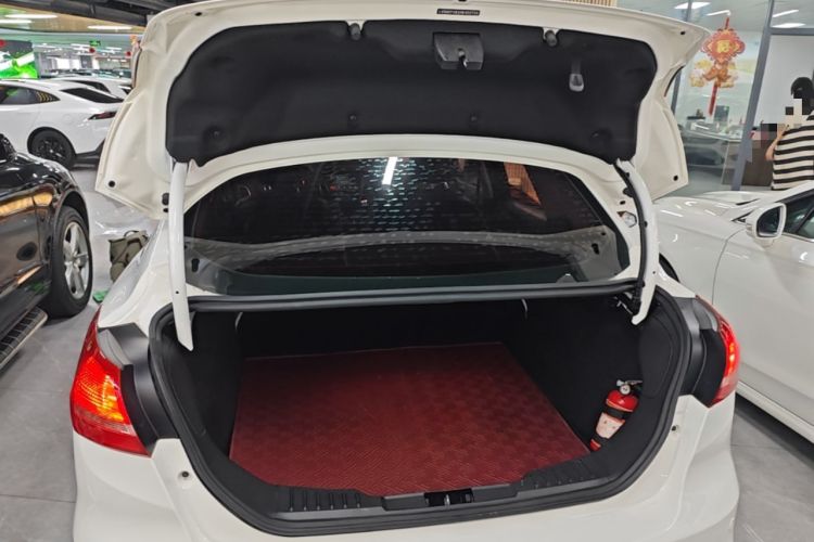 Used Ford Focus 2017 Sedan 1.6L Automatic Fashion Edition Smart Drive Version Trunk