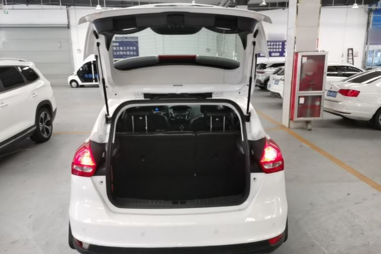 Used Ford Focus 2017 Hatchback 1.6L Automatic Fashion Edition Smart Drive Version Trunk