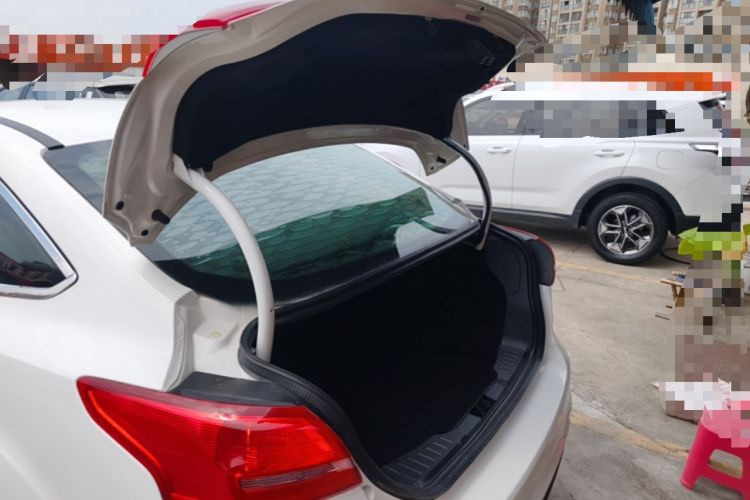 Used Ford Focus 2017 Sedan 1.6L Automatic Fashion Edition Smart Drive Version Trunk