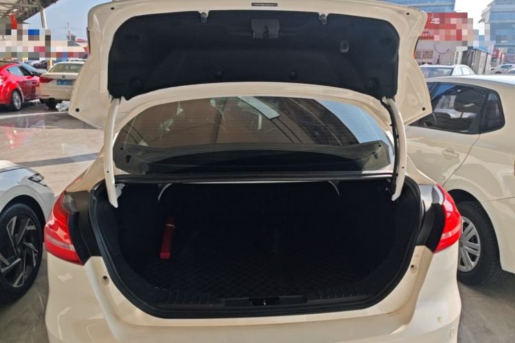 Used Ford Focus 2017 Sedan 1.6L Manual Fashion Edition Smart Drive Version Trunk