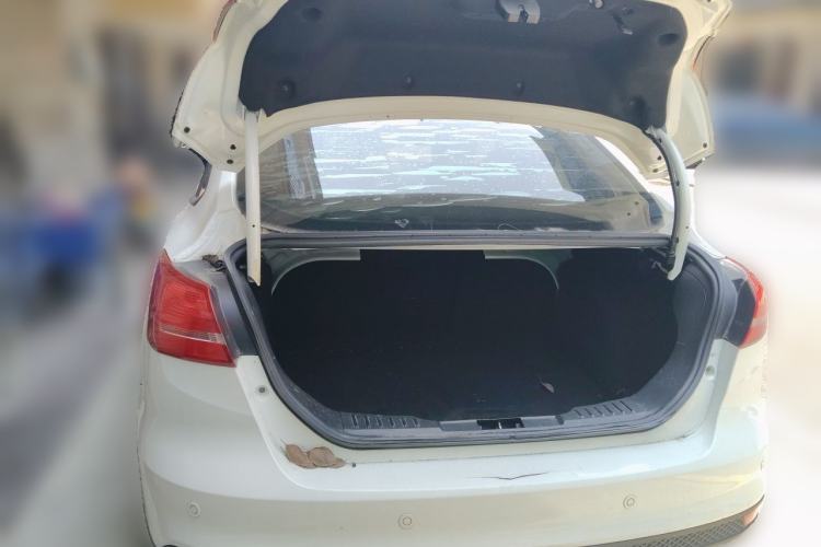 Used Ford Focus 2017 Sedan 1.6L Automatic Fashion Edition Smart Drive Version Trunk