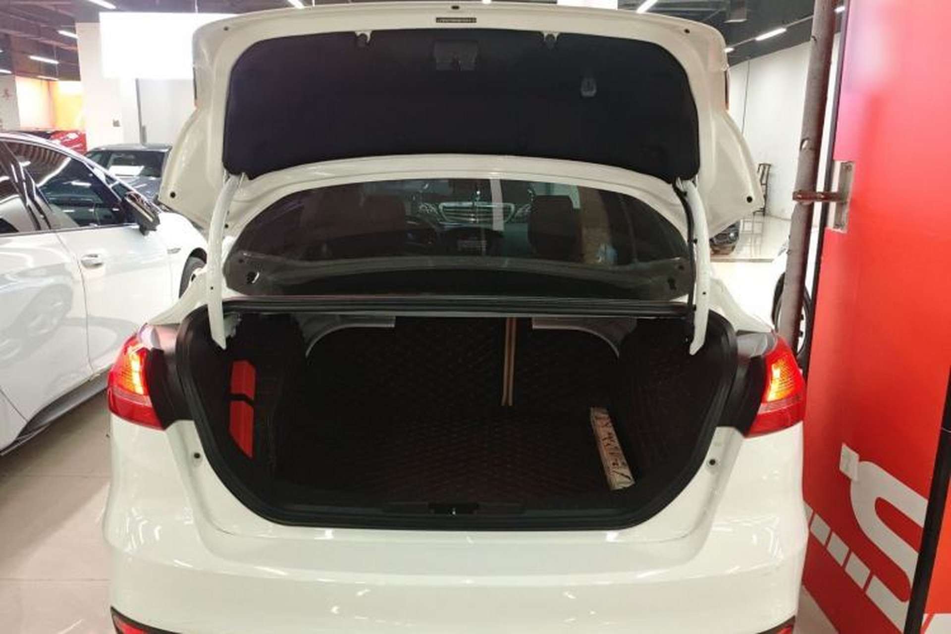 Used Ford Focus 2017 Sedan 1.6L Automatic Comfort Plus SmartDrive Edition Trunk