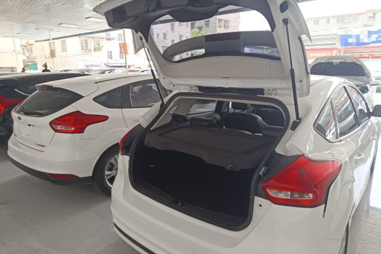 Used Ford Focus 2017 Hatchback 1.6L Manual Fashion Edition SmartDrive Version Trunk