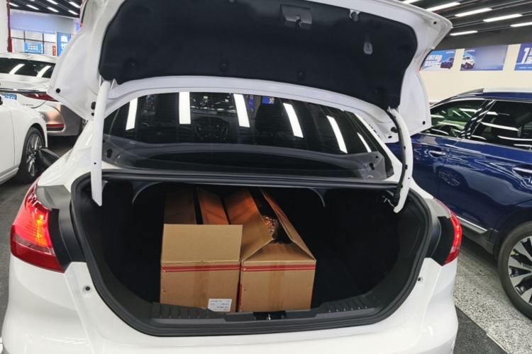 Used Ford Focus 2017 Sedan 1.6L Automatic Fashion Edition Smart Drive Version Trunk