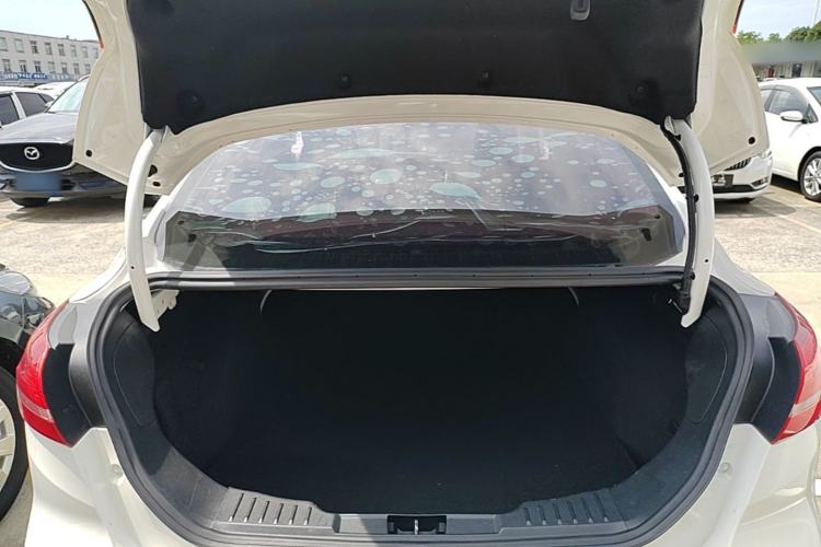 Used Ford Focus 2017 Sedan 1.6L Automatic Fashion Edition Smart Drive Version Trunk