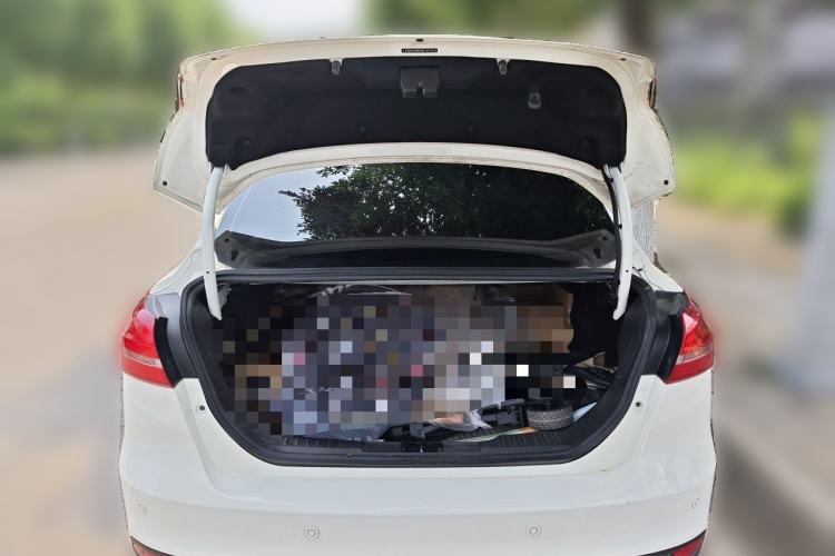 Used Ford Focus 2017 Sedan 1.6L Automatic Fashion Edition Smart Drive Version Trunk
