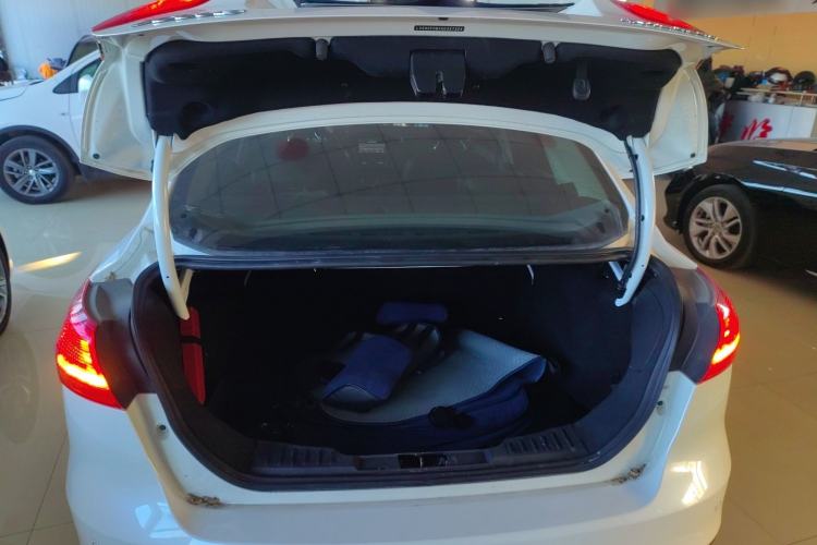 Used Ford Focus 2017 Sedan 1.6L Automatic Fashion Edition Smart Drive Version Trunk
