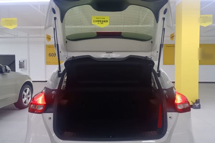 Used Ford Focus 2017 Hatchback 1.6L Automatic Fashion Edition Smart Drive Version Trunk