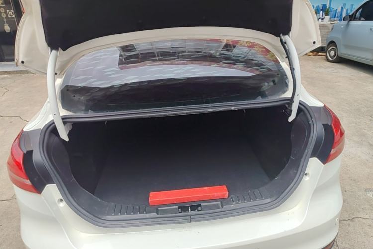 Used Ford Focus 2017 Sedan 1.6L Automatic Fashion Edition Smart Drive Version Trunk