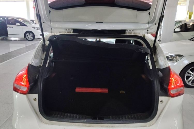 Used Ford Focus 2017 Hatchback 1.6L Manual Fashion Edition SmartDrive Version Trunk