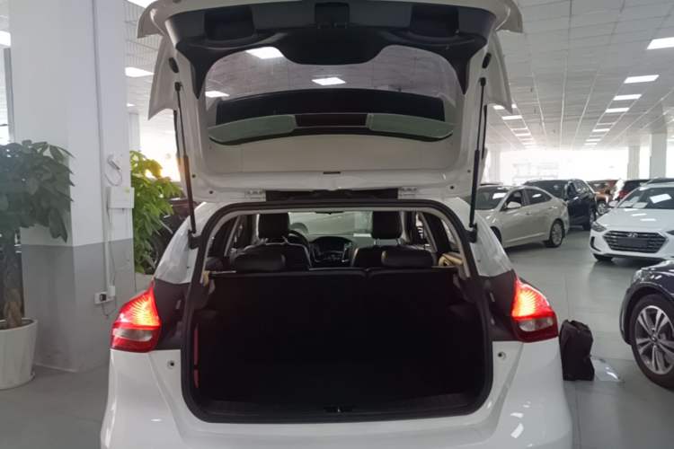 Used Ford Focus 2017 Hatchback 1.6L Automatic Comfort Plus SmartDrive Edition Trunk