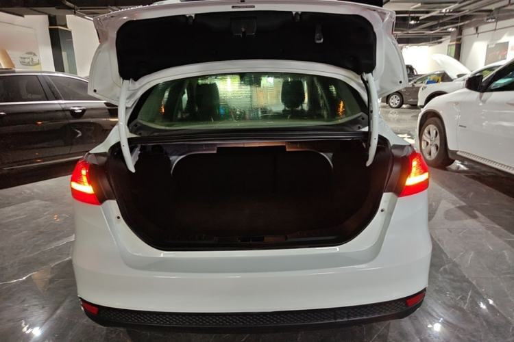 Used Ford Focus 2017 Sedan 1.6L Automatic Comfort Plus SmartDrive Edition Trunk