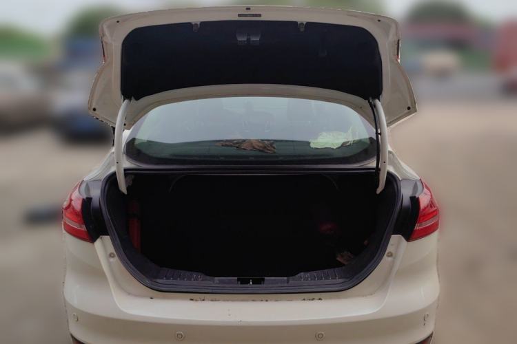 Used Ford Focus 2017 Sedan 1.6L Automatic Fashion Edition Smart Drive Version Trunk