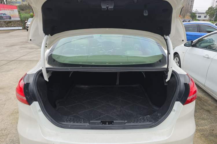 Used Ford Focus 2017 Sedan 1.6L Automatic Comfort Plus SmartDrive Edition Trunk