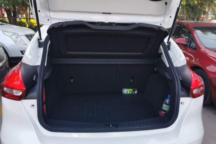 Used Ford Focus 2017 Hatchback 1.6L Automatic Comfort Plus SmartDrive Edition Trunk