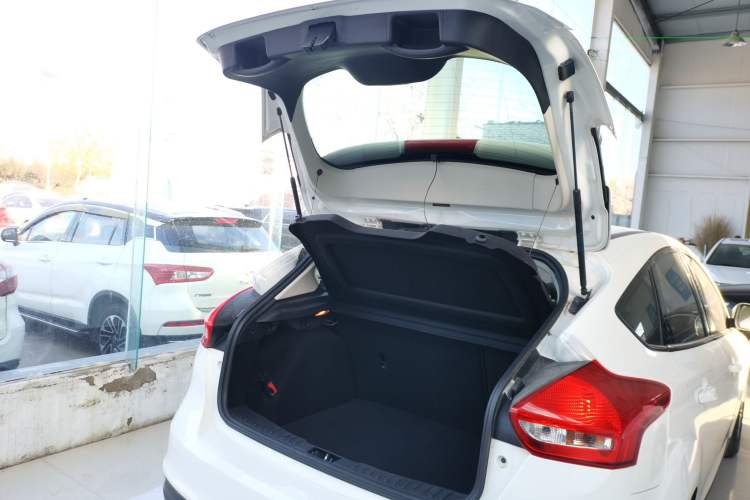 Used Ford Focus 2017 Hatchback 1.6L Automatic Comfort Plus SmartDrive Edition Trunk