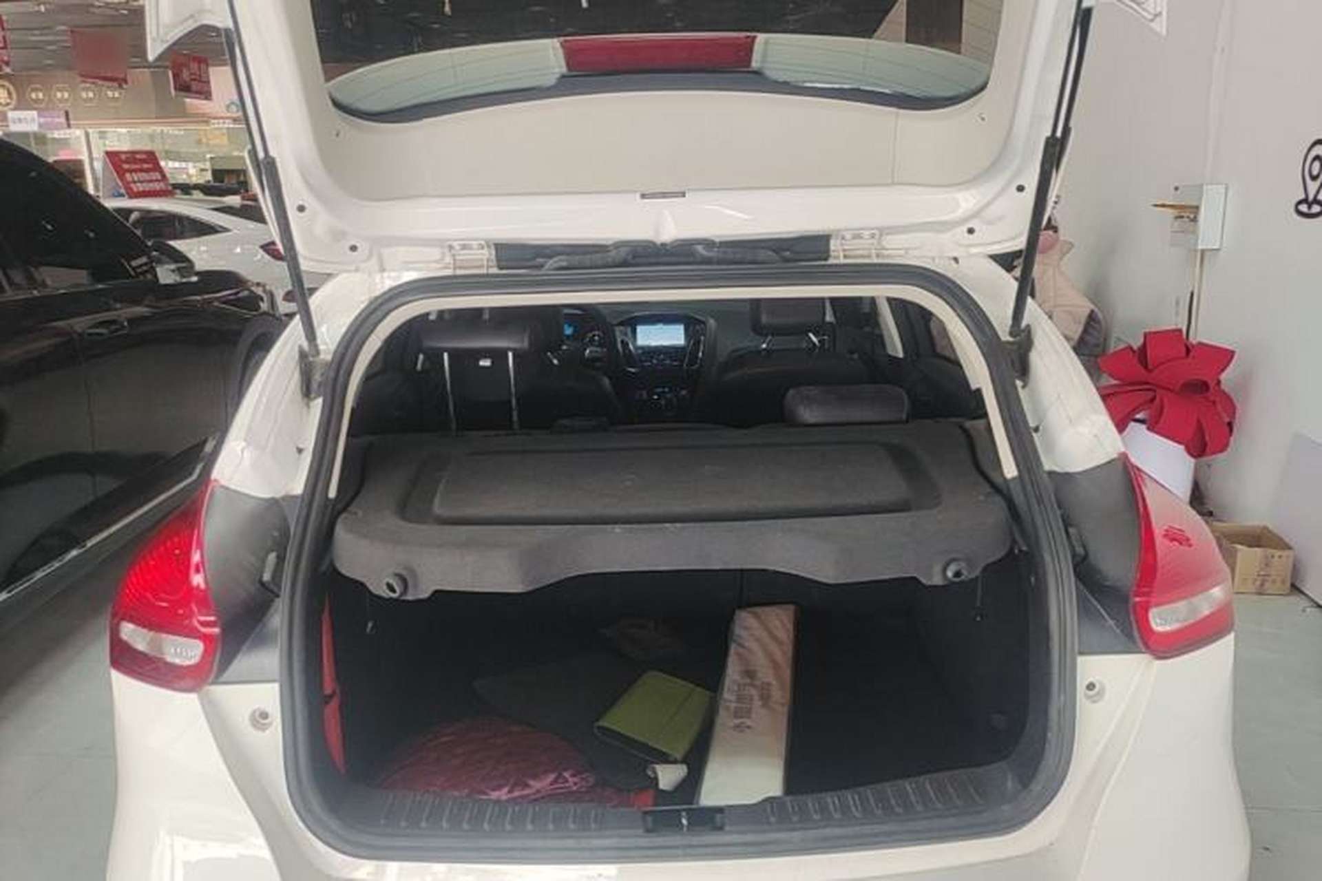 Used Ford Focus 2017 Hatchback 1.6L Automatic Fashion Edition Smart Drive Version Trunk