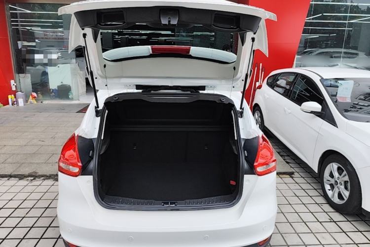 Used Ford Focus 2017 Hatchback 1.6L Automatic Fashion Edition Smart Drive Version Trunk