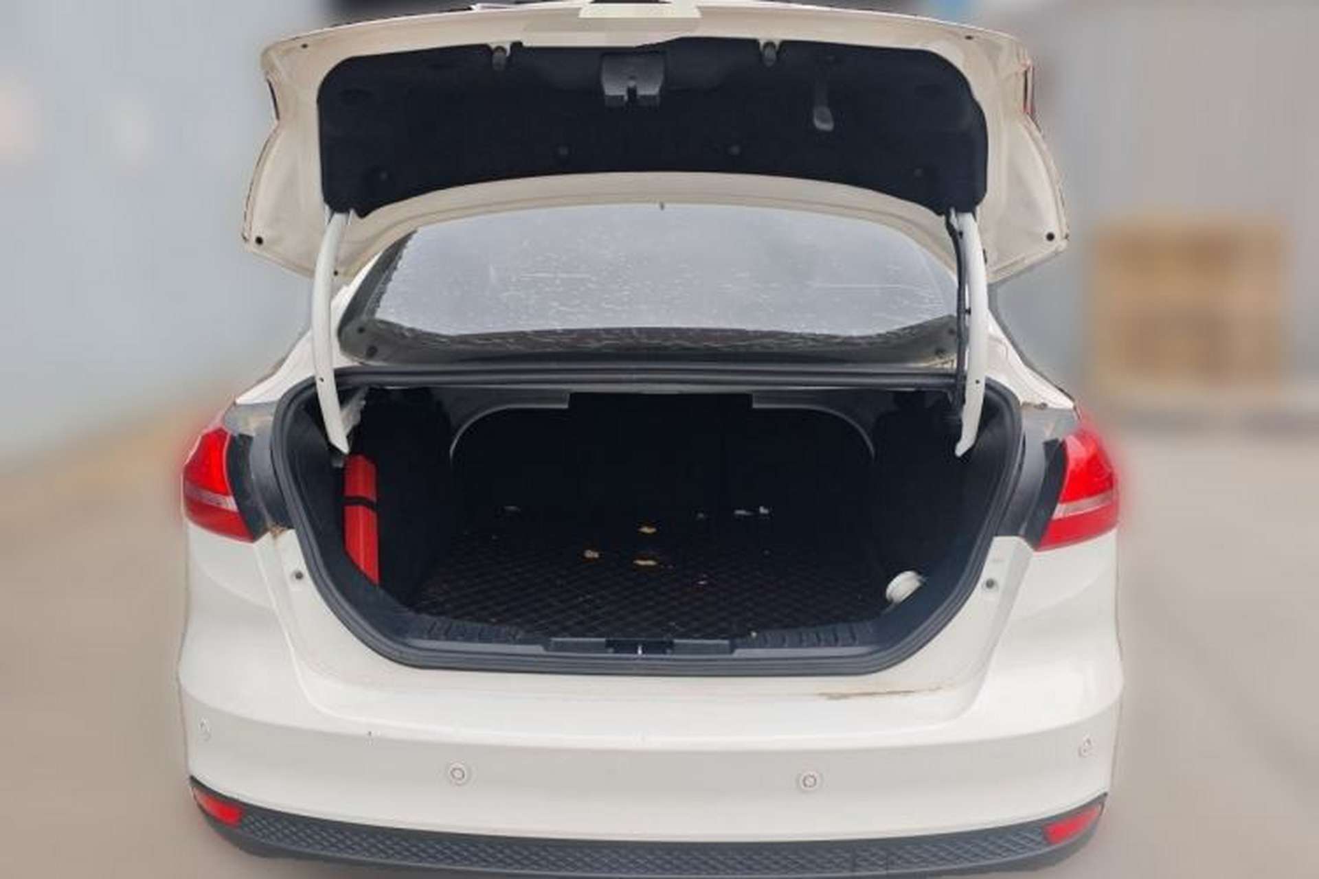Used Ford Focus 2017 Sedan 1.6L Automatic Fashion Edition Smart Drive Version Trunk