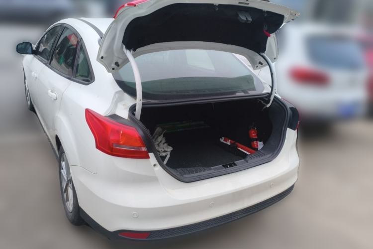 Used Ford Focus 2017 Sedan 1.6L Manual Fashion Edition Smart Drive Version Trunk