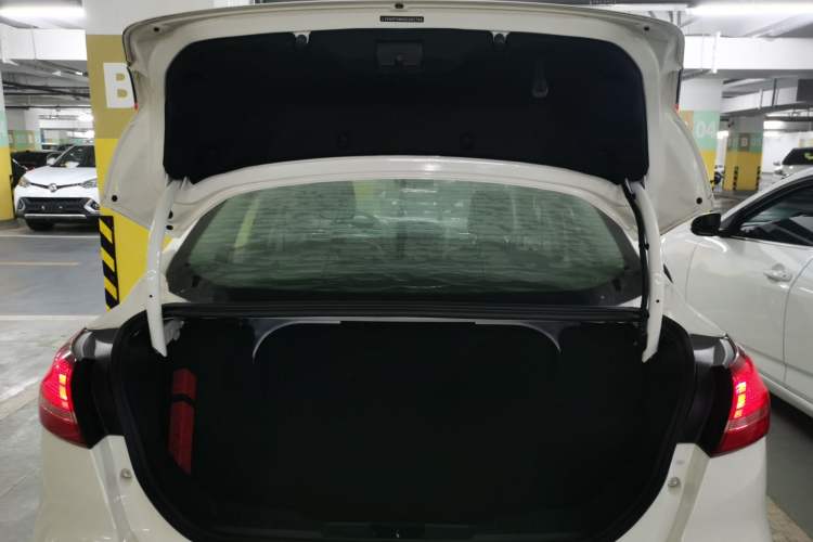 Used Ford Focus 2017 Sedan 1.6L Automatic Fashion Edition Smart Drive Version Trunk