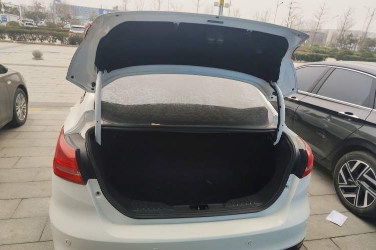 Used Ford Focus 2017 Sedan 1.6L Automatic Fashion Edition Smart Drive Version Trunk