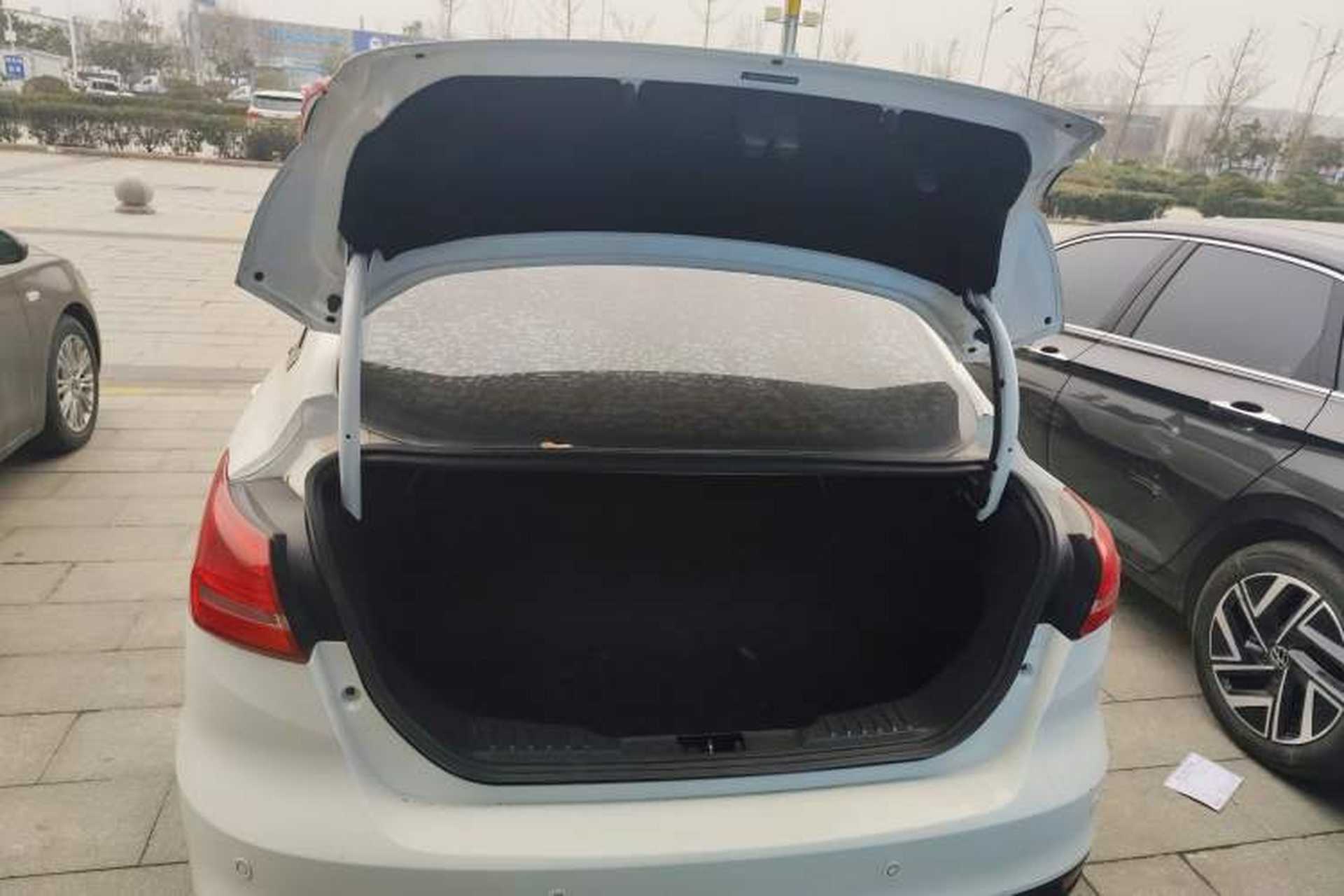 Used Ford Focus 2017 Sedan 1.6L Automatic Fashion Edition Smart Drive Version Trunk