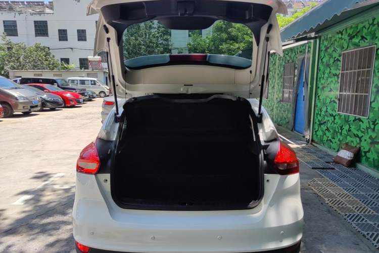 Used Ford Focus 2017 Hatchback 1.6L Automatic Comfort Plus SmartDrive Edition Trunk