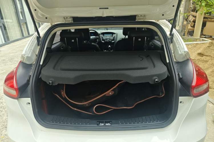 Used Ford Focus 2017 Hatchback 1.6L Automatic Fashion Edition Smart Drive Version Trunk