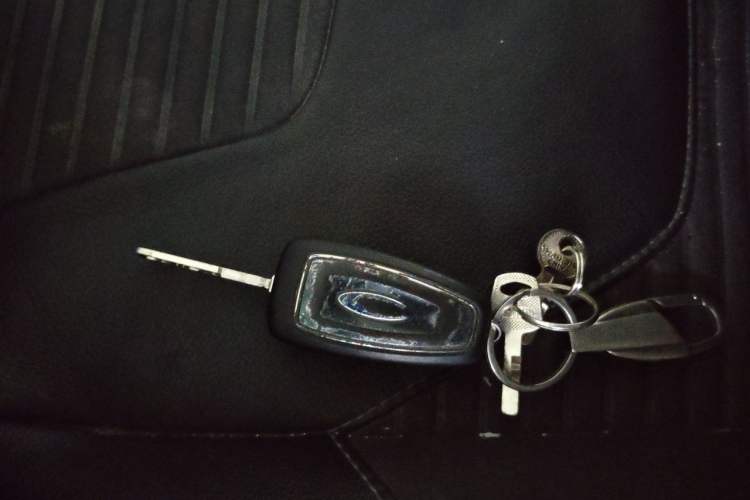 Used Ford Focus 2017 Sedan 1.6L Manual Fashion Edition Smart Drive Version Vehicle Key