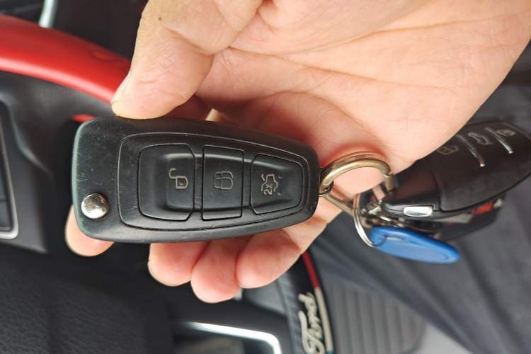 Used Ford Focus 2017 Sedan EcoBoost 125 Manual – Ultra-Style Edition with SmartDrive Features Vehicle Key