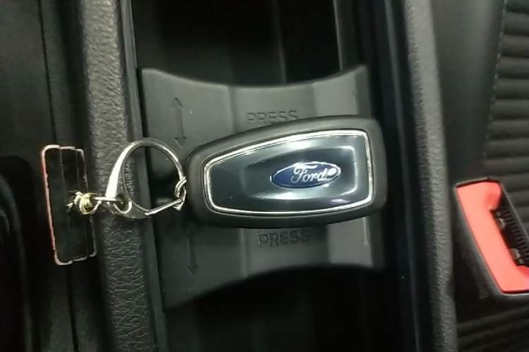 Used Ford Focus 2017 Hatchback 1.6L Automatic Fashion Edition Smart Drive Version Vehicle Key
