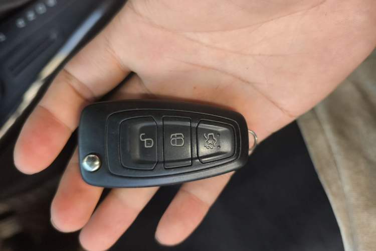 Used Ford Focus 2017 Sedan 1.6L Automatic Fashion Edition Smart Drive Version Vehicle Key
