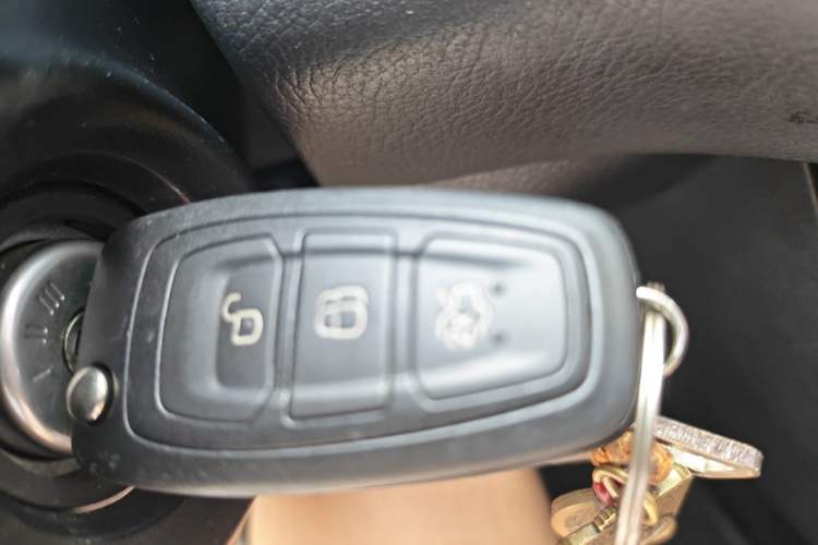 Used Ford Focus 2017 Sedan 1.6L Automatic Fashion Edition Smart Drive Version Vehicle Key