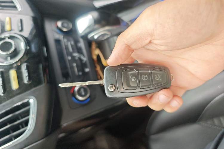 Used Ford Focus 2017 Sedan 1.6L Automatic Fashion Edition Smart Drive Version Vehicle Key