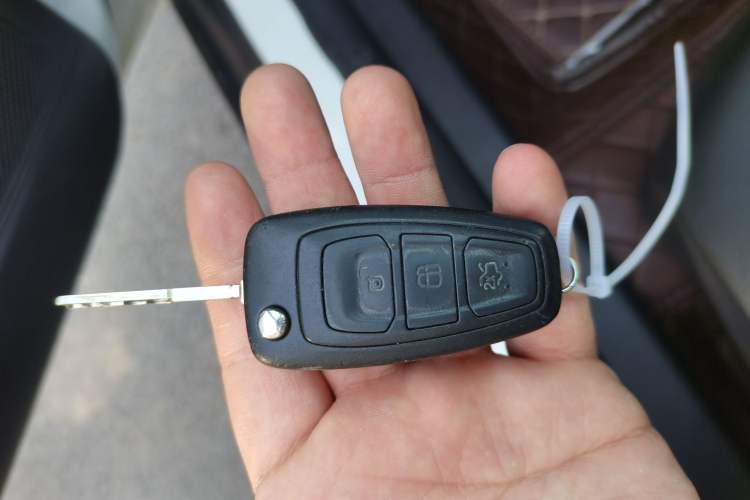 Used Ford Focus 2017 Sedan 1.6L Automatic Fashion Edition Smart Drive Version Vehicle Key