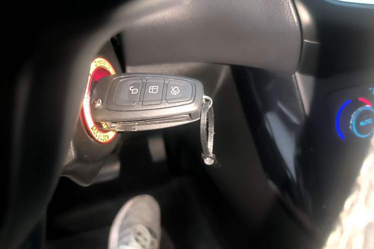Used Ford Focus 2017 Hatchback 1.6L Automatic Fashion Edition Smart Drive Version Vehicle Key