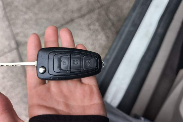 Used Ford Focus 2017 Sedan 1.6L Automatic Comfort Plus SmartDrive Edition Vehicle Key