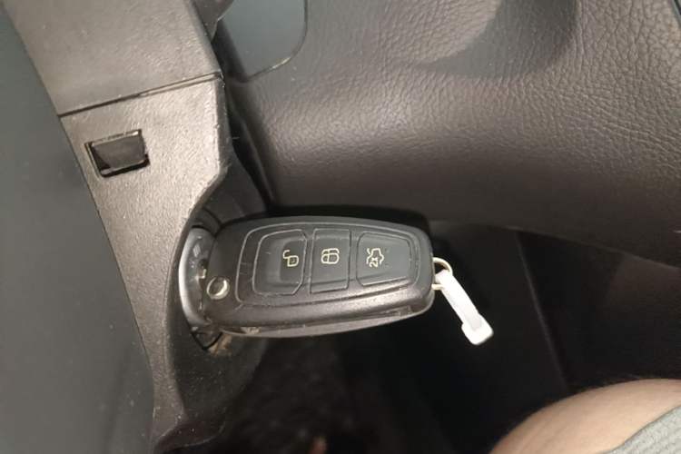 Used Ford Focus 2017 Hatchback 1.6L Manual Fashion Edition SmartDrive Version Vehicle Key