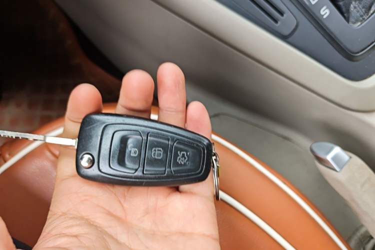 Used Ford Focus 2017 Sedan 1.6L Automatic Comfort Plus SmartDrive Edition Vehicle Key