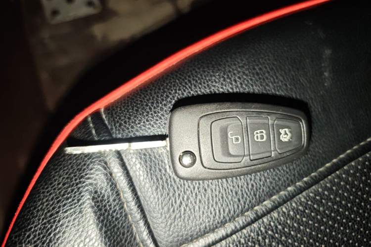 Used Ford Focus 2017 Sedan 1.6L Automatic Fashion Edition Smart Drive Version Vehicle Key