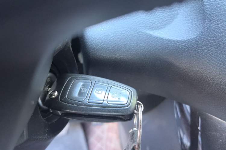Used Ford Focus 2017 Sedan 1.6L Automatic Fashion Edition Smart Drive Version Vehicle Key