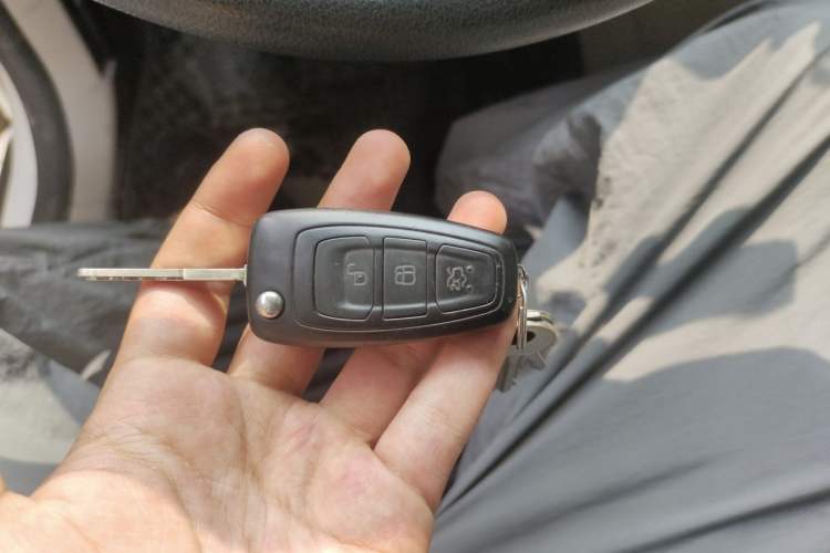 Used Ford Focus 2017 Sedan 1.6L Automatic Comfort Plus SmartDrive Edition Vehicle Key