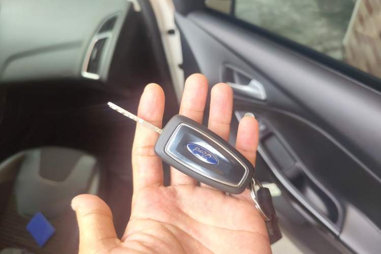 Used Ford Focus 2017 Sedan 1.6L Automatic Fashion Edition Smart Drive Version Vehicle Key