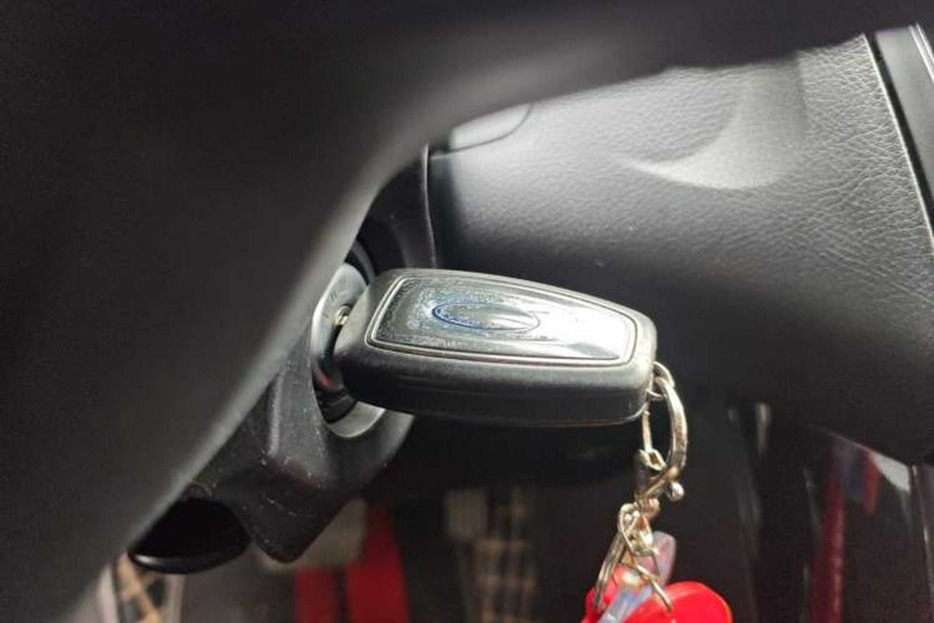 Used Ford Focus 2017 Sedan 1.6L Automatic Fashion Edition Smart Drive Version Vehicle Key