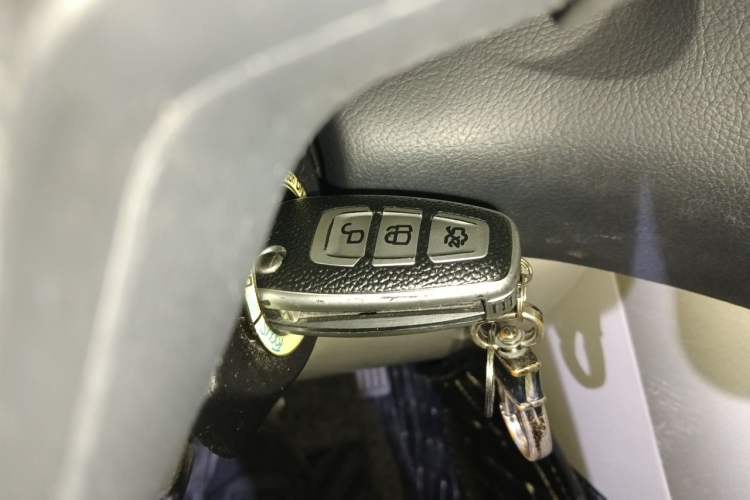Used Ford Focus 2017 Sedan 1.6L Automatic Comfort Plus SmartDrive Edition Vehicle Key