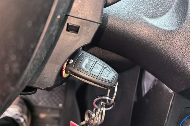Used Ford Focus 2017 Hatchback EcoBoost 125 Automatic - Ultra-Powerful Style Edition with Smart Drive Features Vehicle Key