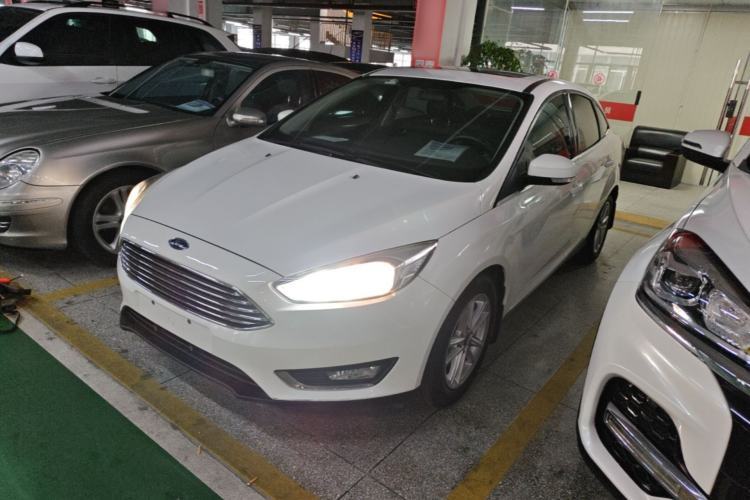 Used Ford Focus 2017 Sedan EcoBoost 180 Automatic Elite Model Guazi used car, China used car export, Used car for sale, Used cars, Cheapest cars for sale