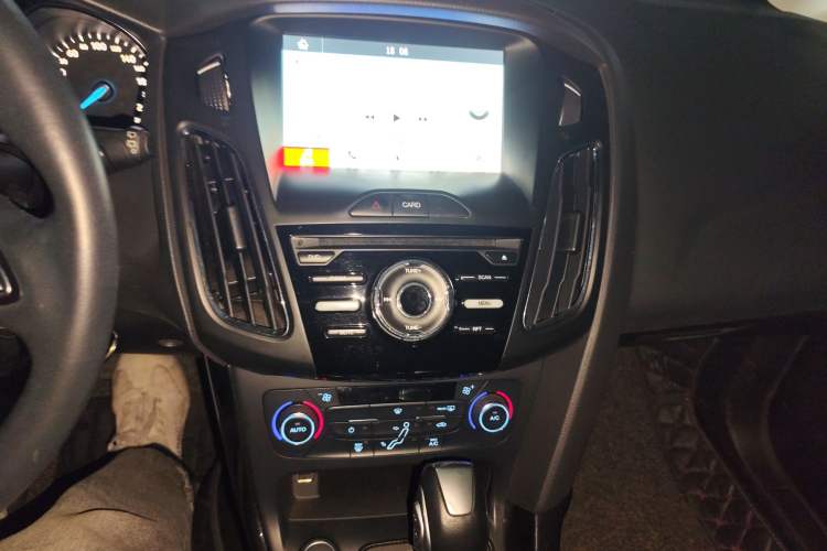 Used Ford Focus 2017 Hatchback 1.6L Automatic Fashion Edition Smart Drive Version Audio And AC Panel